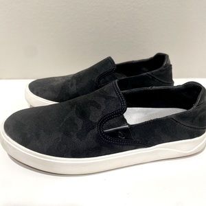 OluKai Mens Slip On New Size 9.5